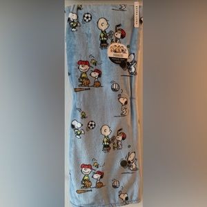 Peanuts Snoopy and Friends Sports
Throw Blanket